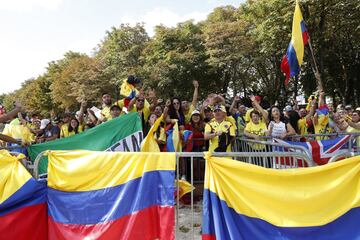 Muchos colombianos salieron a las calles de París para celebrar el triunfo de Egan Bernal en el Tour de Francia. La capital francesa se viste de amarillo, azul y rojo.