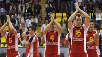 <b>AGRADECIDOS. </b>La Selección celebra el triunfo en Catania.