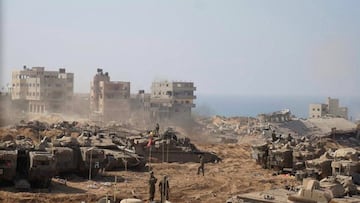 Israeli soldiers and tanks take position inside the Gaza Strip, according to the Israeli Defense Forces (IDF), in this handout picture obtained by Reuters on November 5, 2023. IDF/Handout via REUTERS THIS IMAGE HAS BEEN SUPPLIED BY A THIRD PARTY
