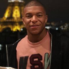 Pelé envía un regalo a Mbappé