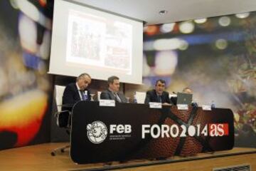 Javier Guillén, director general de la Vuelta a España, analiza el presente y futuro de la competición en el Foro AS acompañado por Miguel Cardenal, José Luis Saez y Alfredo Relaño.