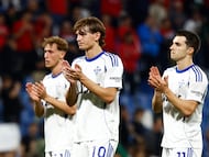 Soccer Football - Serie A - U.S. Sassuolo v Como - Mapei Stadium - Citta del Tricolore, Reggio Emilia, Italy - April 17, 2026 Como's Nico Paz applauds fans after the match REUTERS/Alessandro Garofalo