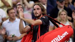 NEW YORK, NEW YORK - AUGUST 29: Stefanos Tsitsipas of Greece thanks the crowd after being defeated by Daniel Elahi Galan of Columbia during the Men's Singles First Round on Day One of the 2022 US Open at USTA Billie Jean King National Tennis Center on August 29, 2022 in the Flushing neighborhood of the Queens borough of New York City.   Julian Finney/Getty Images/AFP
== FOR NEWSPAPERS, INTERNET, TELCOS & TELEVISION USE ONLY ==