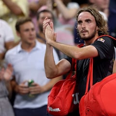Tsitsipas, primer aspirante al número uno en caer eliminado