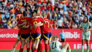VIGO (GALICIA), 08/04/2025.- Las jugadoras españolas celebran tras anotar un gol este martes, durante el partido de la jornada 4 del Grupo C de la Liga de Naciones Femenina UEFA, entre España y Portugal, en el estadio Abanca Balaídos de Vigo (Galicia). EFE/ Lavandeira Jr