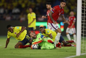 La Selección Colombia venció 3-1 a la Selección de Chile en el Metropolitano de Barranquilla por la fecha 10 de Eliminatorias Sudamericanas.