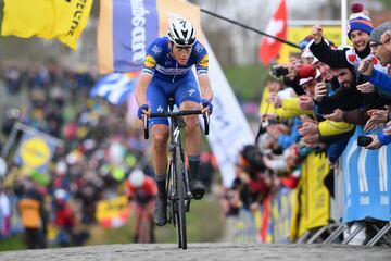 Niki Terpstra fue el ganador de la carrera en el 2018. Después de subir el mítico Muro de Paterberg, de 360 metros adoquinados al 13% y rampas de hasta el 20%. Este año, el "muro" se sube dos veces, siendo la última a tan solo 14 km de meta.