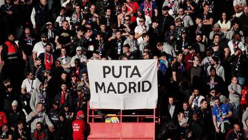 Pancarta en el estadio del PSG, rival del Real Madrid en Champions.