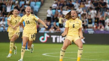 De Caigny celebra el gol ante Italia.