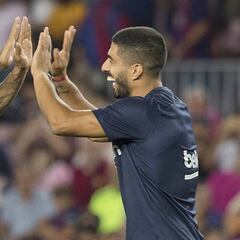 Suárez se suma a Messi en la despedida de Arturo Vidal