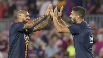 Suárez se suma a Messi en la despedida de Arturo Vidal