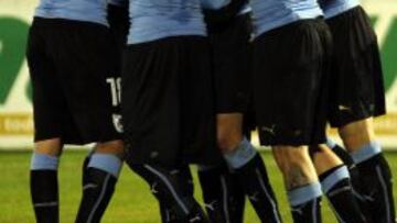 Los uruguayos celebran el 1-0 ante Irlanda del Norte