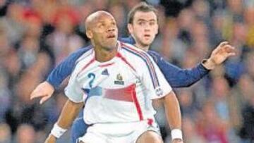 <b>EN LA LISTA.</b> Jean-Alain Boumsong podría convertirse en los próximos días en nuevo jugador del Valencia.