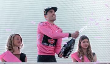 Tom Dumoulin, ídolo neerlandés, ganó la crono de 9,8 km y se enfundó la primera maglia rosa