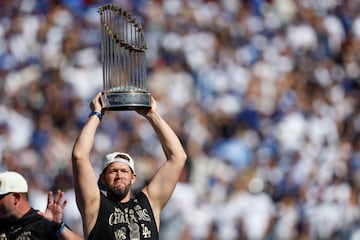 Clayton Kershaw holds up The Commissioner's Trophy 