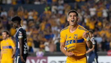 AME1108. MONTERREY (MÉXICO), 13/04/2023.- Luis Angulo de Tigres celebra un gol ante Motagua de Honduras hoy, durante el partido de vuelta correspondiente a los cuartos de final de la liga de campeones de la CONCACAF, en el estadio Universitario de la ciudad de Monterrey (México). EFE/Miguel Sierra
