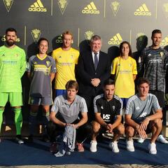 El Cádiz presenta sus nuevas equipaciones para el curso 19-20