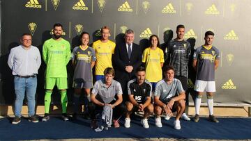 El Cádiz presenta sus nuevas equipaciones para el curso 19-20
