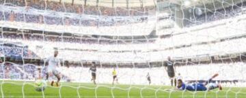 Andrés Fernández desvia fuera una ocasión del Real Madrid. 