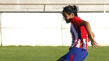 La defensora mexicana hizo el primer tanto de su equipo en la victoria colchonera por 3-1 frente a Fundación Albacete.