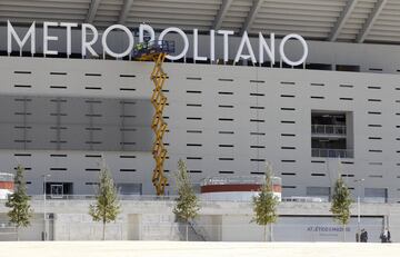 Terminan la colocación del letrero Wanda Metropolitano.