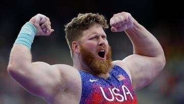 PARÍS, 03/08/2024.- El estadounidense Ryan Crouser compite en la final de lanzamiento de peso masculino, durante los Juegos Olímpicos de París 2024, este sábado en el estadio de Francia de París. EFE/ Juanjo Martin