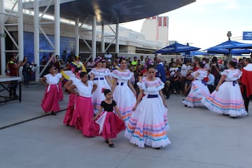 Los bailes de los venezolanos calentaron el USA-Venezuela