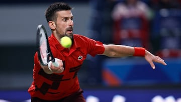 Novak Djokovic, contra Jakub Mensik en Shanghái.