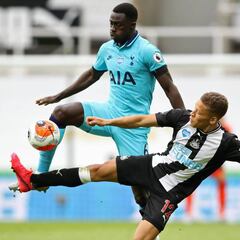Con Davinson Sánchez, Tottenham vence a Newcastle