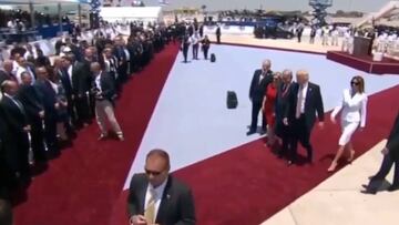 Est¨¢ dando la vuelta al mundo: el manotazo de Melania a Donald Trump