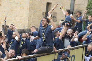 El pueblo de Vila-real se echó a la calle para celebrar con su equipo el título de la Europa League.