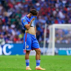 Rodrigo Huescas sale de cambio entre lágrimas