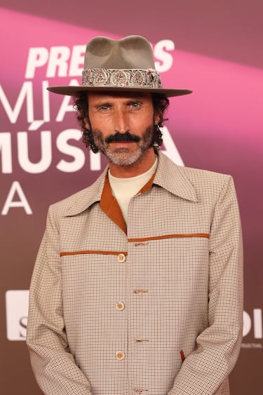 Leiva en la alfombra roja de los Premios de la Academia de la Música de España.