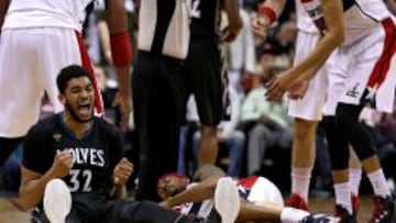 Karl-Anthony Towns celebra una canasta en la prórroga.