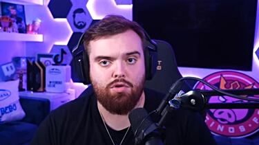 Ibai carga contra el césped negro de la Kings League: “Es una auténtica m...”