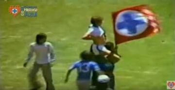 La temporada 79-80 tuvo una de las Finales de Vuelta más emotivas. Cruz Azul ganó la Ida por 1-0, pero los últimos 90 minutos se definieron tras un vibrante 3-3 que le dio el título a los cementeros, el séptimo de su historia.