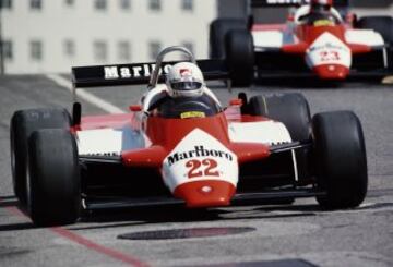 1982. El italiano Andrea de Cesaris a los mandos del Alfa Romeo 182 del Marlboro Team.