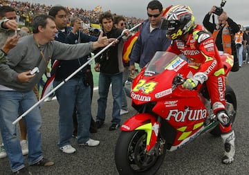 Fue el primer campeón del mundo en la nueva era de Moto2 en 2010, pero su aventura en MotoGP comenzó cinco años antes. Debutó en la máxima categoría en 2005, con una Yamaha. Su primera victoria no llegó hasta un año más tarde, en 2006, a los mandos ya de una Honda, durante el GP de Portugal en Estoril. Su casillero de victorias se quedaría estancado para siempre, aunque fue parte de la máxima categoría hasta 2009, en su vuelta a HRC tras un año en Ducati (2008). Tras ganar su corona en la clase intermedia, fichó por el LCR Honda en 2011, aunque sus malos resultados le hicieron perder su plaza ese mismo año. Desde entonces, Elías ha sustituido a algunos pilotos lesionados, con una última aparición en MotoGP en el año 2015.