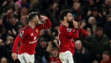 Soccer Football - Premier League - Manchester United v AFC Bournemouth - Old Trafford, Manchester, Britain - December 15, 2025 Manchester United's Bruno Fernandes celebrates scoring their third goal with Manchester United's Luke Shaw REUTERS/Phil Noble EDITORIAL USE ONLY. NO USE WITH UNAUTHORIZED AUDIO, VIDEO, DATA, FIXTURE LISTS, CLUB/LEAGUE LOGOS OR 'LIVE' SERVICES. ONLINE IN-MATCH USE LIMITED TO 120 IMAGES, NO VIDEO EMULATION. NO USE IN BETTING, GAMES OR SINGLE CLUB/LEAGUE/PLAYER PUBLICATIONS. PLEASE CONTACT YOUR ACCOUNT REPRESENTATIVE FOR FURTHER DETAILS..