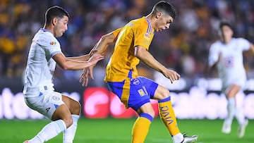 Erik Lira (L) of Cruz Azul fights for the ball with Juan Brunetta (R) of Tigres during the 7th round match between Tigres UANL and Cruz Azul as part of the Liga BBVA MX, Torneo Clausura 2025 at Universitario Stadium, on February 15, 2025 in Monterrey, Nuevo Leon, Mexico.