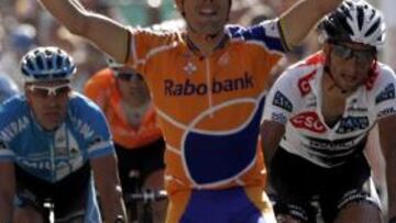 <b>VUELTA</b> Óscar Freire ha tenido más suerte que ayer en el sprint final de la etapa y ha logrado la victoria.