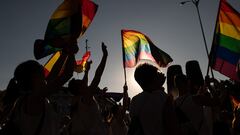 Las calles de Madrid se han llenado de color y reivindicación un año más con la manifestación del Orgullo  LGTBI+.
La marcha, en la que participan 51 carrozas, se ha organizado para 'reclamar la implantación de la Educación en Diversidad de manera generalizada como vehículo para combatir la LGTBIfobia'.