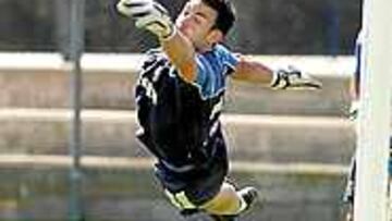 NOMINADO. Lainez, portero del Zaragoza, que ayer renovó su contrato, es uno de los 55 nominados.