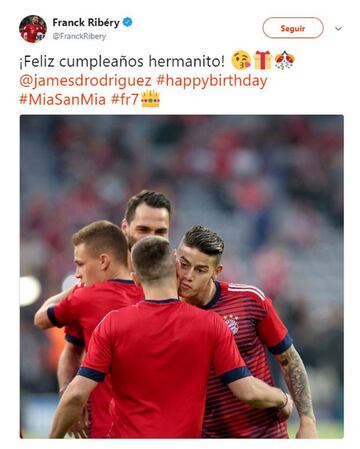 Sin duda James cayó muy bien en el vestuario del Bayern. Uno de los referentes del equipo bávaro felicitó al colombiano por su cumpleaños