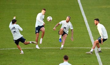 Spain's defender Sergio Ramos (2nd R) attends a training session on September 2, 2020 in Stuttgart, southern Germany, on the eve of the UEFA Nations League football match Germany against Spain. (Photo by THOMAS KIENZLE / AFP)