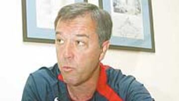 <b>PREPARADO.</b> César Ferrando cree que tiene mimbres, con la llegada de un par de centrocampistas y un delantero, para hacer una gran campaña en el Atlético. El técnico dice que nota que la afición está con él y cuenta con todos los futbolistas de su plantilla. Para él, esta año supone un enorme reto personal.