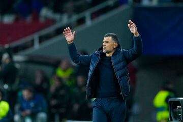 El entrenador del Oporto, Sergio Conceiçao , durante el partido de la fase de grupos de la Liga de Campeones que FC Barcelona y Oporto.