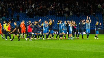 El Deportivo saluda a Riazor tras ganar a la Real Sociedad B.