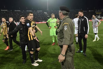 El partido entre PAOK de Salónica y AEK de Atenas de suspendió.