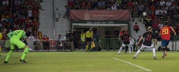 1-0. Saúl Ñíguez marcó el primer gol.